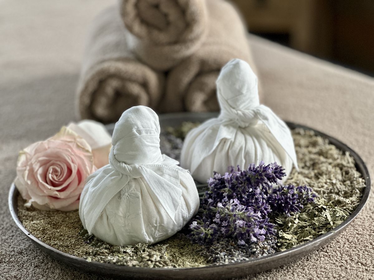 Ayurveda Kräuterstempelmassage